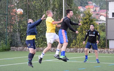 GOLI KUHAR DONIO RADOST SOKOLOVIMA