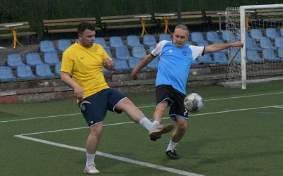 PLAVI POKUŠAVALI A ŽUTI POENTIRALI