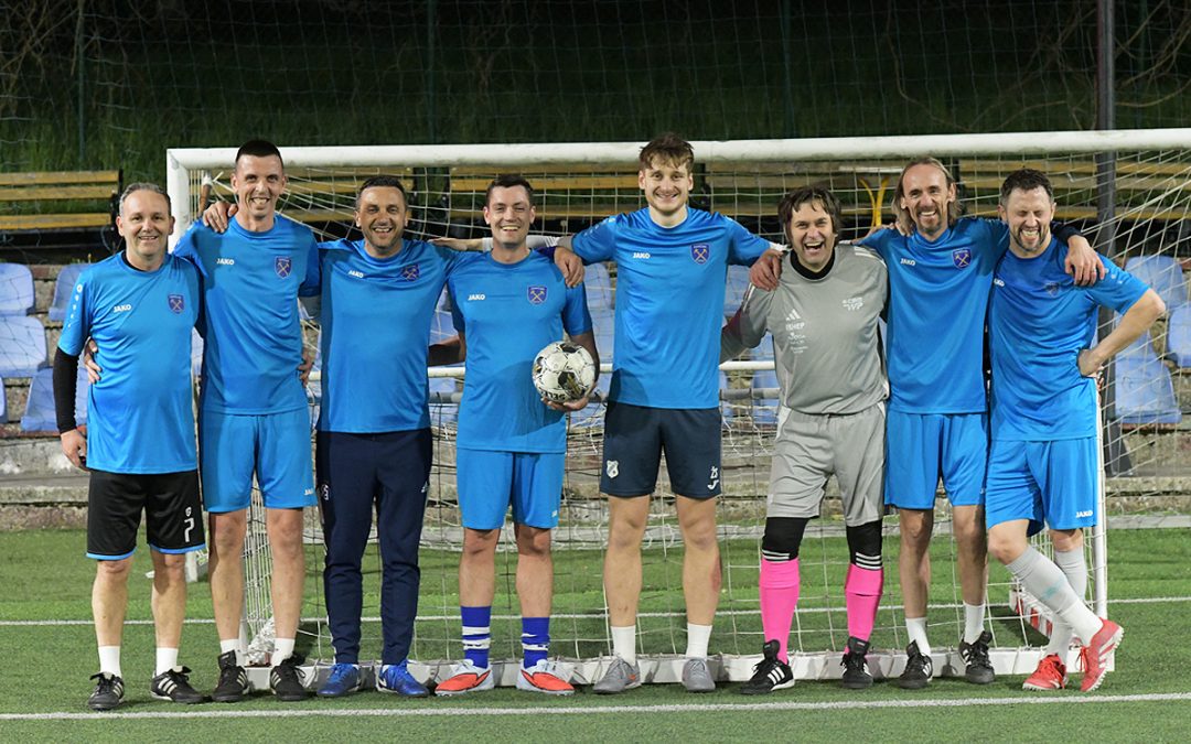 PLAVO   KLUPKO   VESELJA   